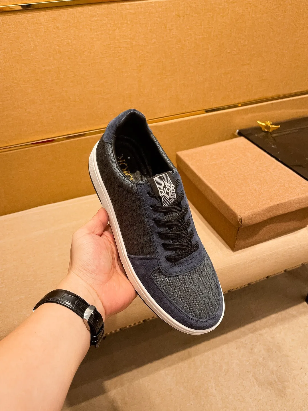 Men's shoes💰 400💰[Dior]🔥 High-end men's shoes brand official website 1:1 latest masterpiece: uppers are made of Italian imported first-layer cowhide with comfortable and breathable lining➕original non-slip and wear-resistant outsole🔥, making walking more convenient and comfortable! An exclusive new model, a stunning work, a beautiful 1:1 replica [color] compared to the official quality! Create a fashionable personality to set off your uniqueness! A must-have for trendy men! Classic 🔥Size: 38-44 Color: 🔥 3⃣️colors available🔥.